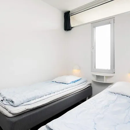 Apartamento 6 Person On A In *
