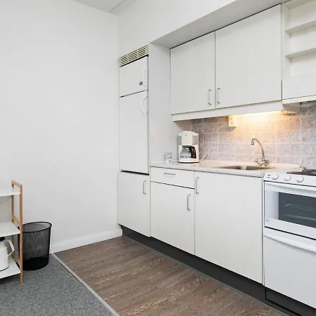 6 Person On A In Apartamento