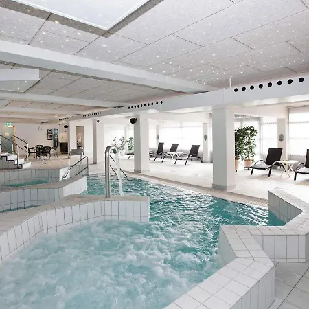 6 Person On A In Appartamento *