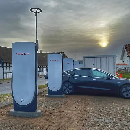 6 Person On A In Appartamento