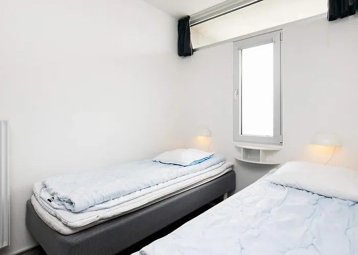 アパート 6 Person On A In *