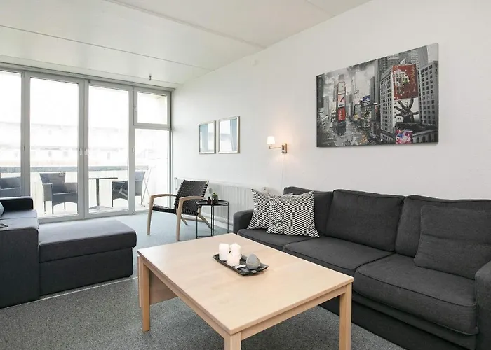 アパート 6 Person On A In *