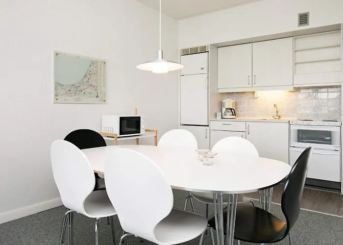 6 Person On A In アパート