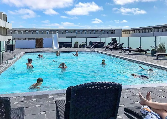 アパート 6 Person On A In *